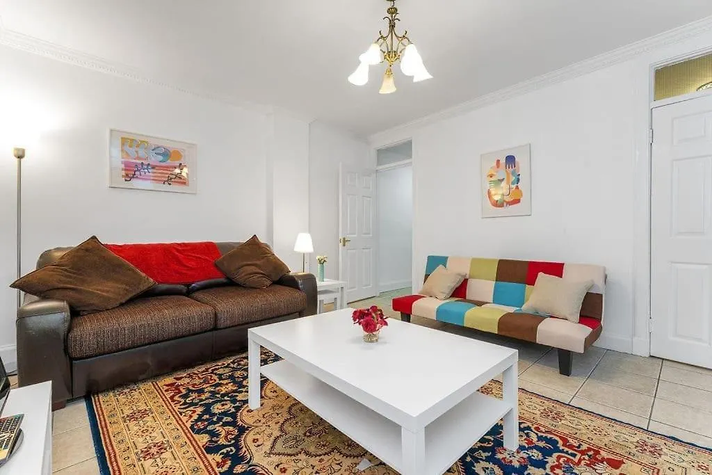 Edinburgh Perfect Location Apartment 0*,